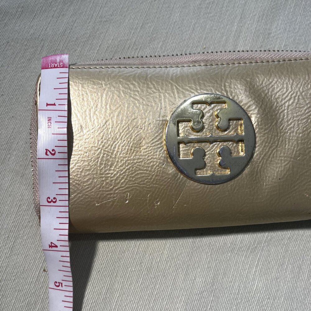 Tory Burch Robinson Metallic Zip-Around Wallet in Pale Gold - Picture 7 of 13